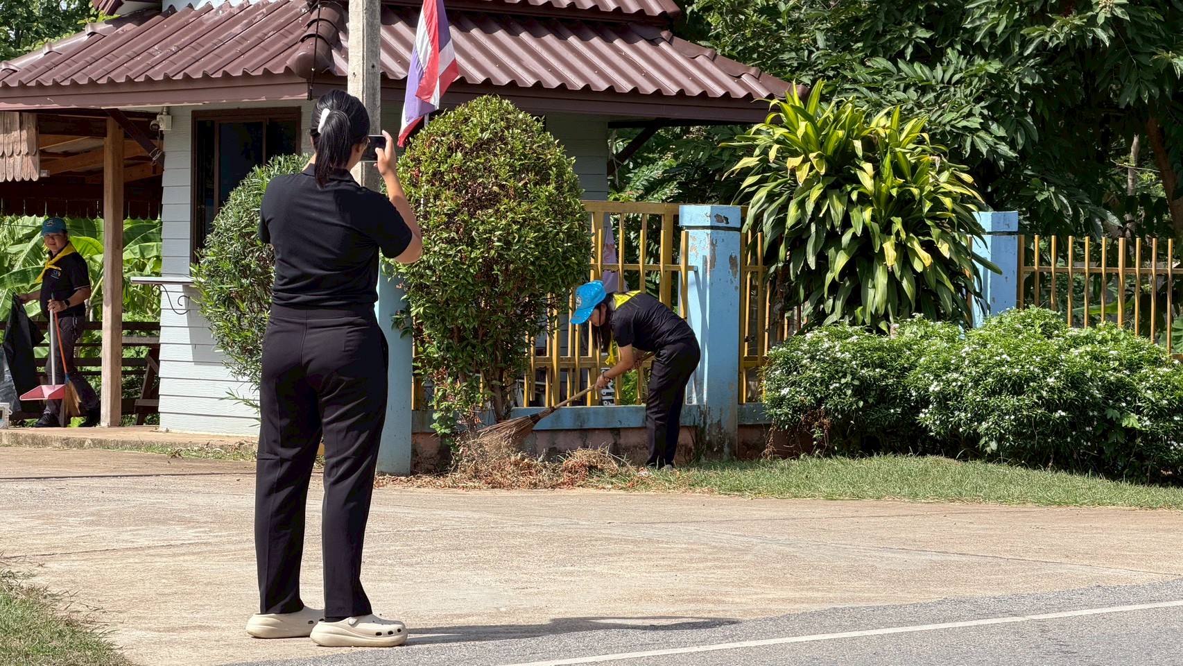 title - ส.ป.ก.แพร่ จัดกิจกรรมจิตอาสาบำเพ็ญสาธารณประโยชน์ และบำเพ็ญสาธารณกุศลเฉลิมพระเกียรติเนื่องในโอกาส พระราชพิธีมหามงคลเฉลิมพระชนมพรรษา ๔ รอบ  สมเด็จพระนางเจ้าฯ พระบรมราชินี 
